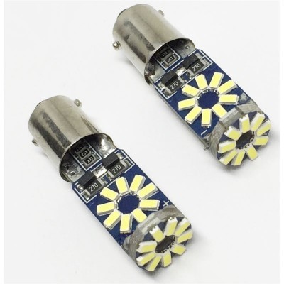 Duas lâmpadas LED com base metálica e chips LED circulares amarelos em circuito azul