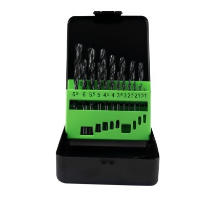 Conjunto de brocas em caixa preta com suporte verde e tamanhos impressos.