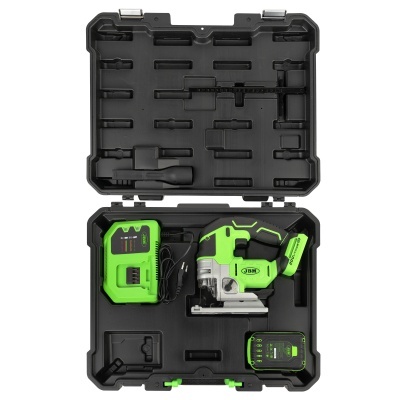 Conjunto de serra tico-tico verde e preto dentro de estojo preto