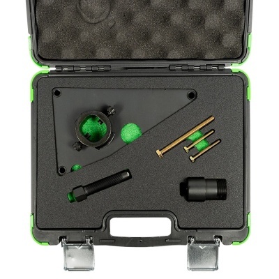 Mala rígida preta com peças metálicas e espuma preta