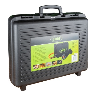 Maleta preta de plástico com etiqueta verde e logo JBM.