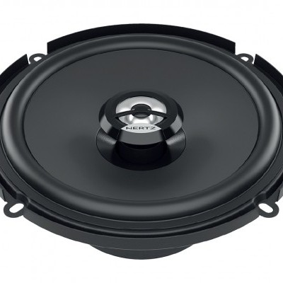 Coluna de som preta com texto DEITY na cúpula central