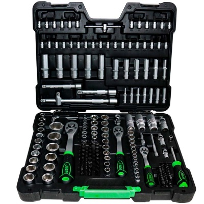 Conjunto de ferramentas com chaves de catraca e soquetes em estojo preto e verde