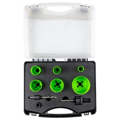 Conjunto de brocas verdes e adaptadores em caixa preta com tampa translúcida