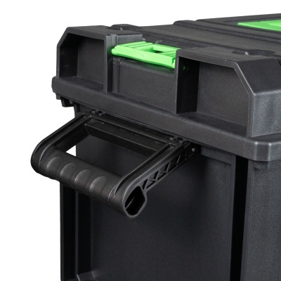 Mala de ferramentas preta com pega articulada e fecho verde