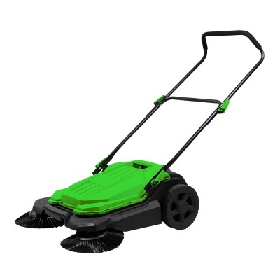 Varredora manual verde e preta com duas escovas frontais e rodas grandes