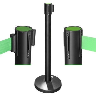 Suporte preto com fita verde para controlo de acesso