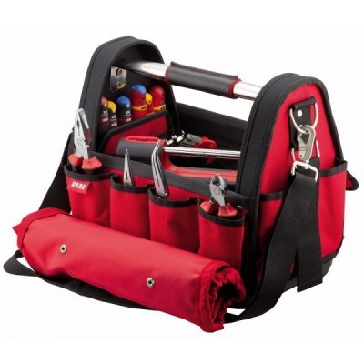 Bolsa de ferramentas vermelha e preta com ferramentas metálicas e pano vermelho enrolado