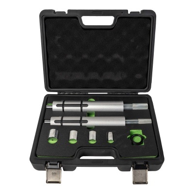 Conjunto de ferramentas metálicas em caixa preta com interior em espuma preta e verde