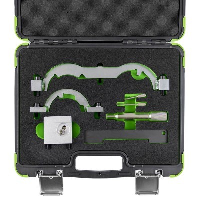 Conjunto de ferramentas metálicas em caixa rígida preta com bordas verdes