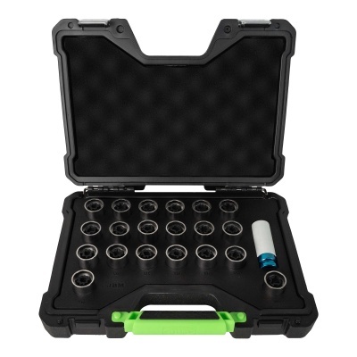 Conjunto de soquetes de aço numa caixa preta com asa verde e interior com espuma negra