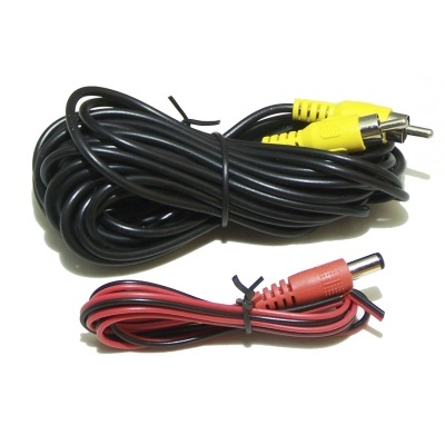 Cabos de áudio e vídeo preto e vermelho com fichas em fundo branco