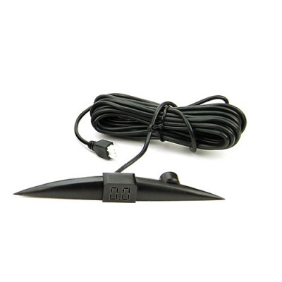 Cabo elétrico preto com dispositivo digital e ficha de três pinos