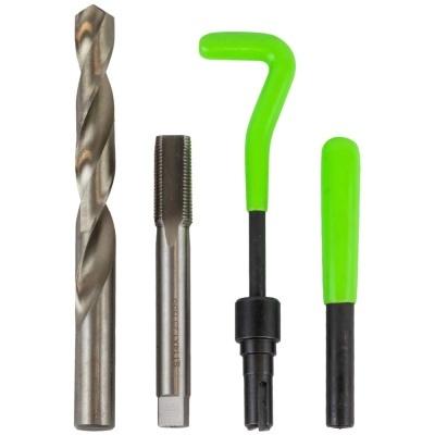 Quatro ferramentas metálicas incluindo broca e peças com pega verde fluorescente