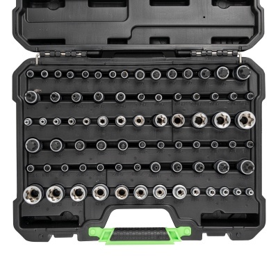 Conjunto de soquetes num estojo preto com pega verde