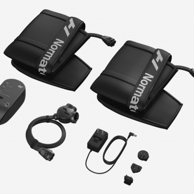 acessórios Nomatt pretos com cintas e dispositivos eletrónicos