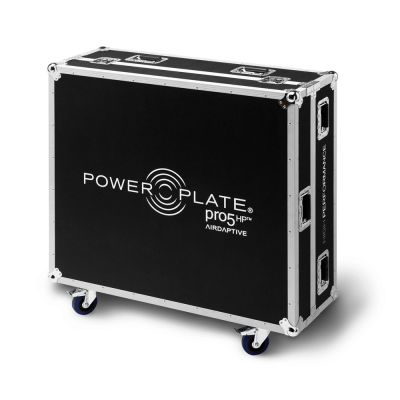 Mala transportadora preta robusta com texto branco Power Plate pro5 HP AirDaptive e rodas azuis