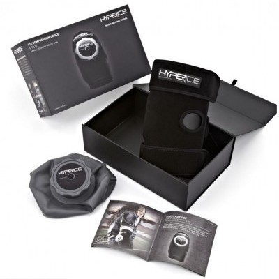 Kit desportivo Hyperice com manga ortopédica preta, bolsa de gelo e folheto