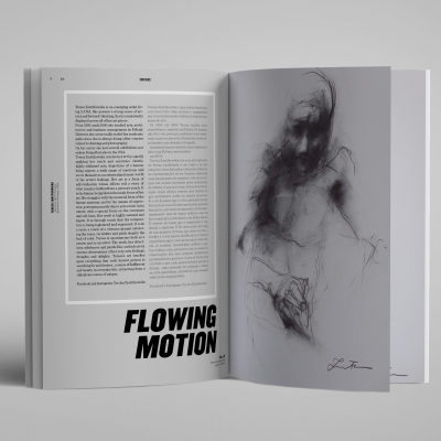 Livro aberto com texto e desenho em tons cinzentos e pretos