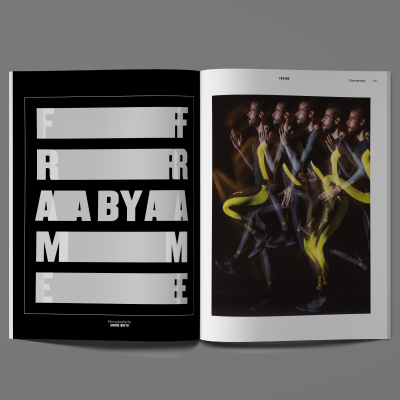 Revista aberta com texto gráfico e fotografia artística de pessoa a correr em múltiplas exposições