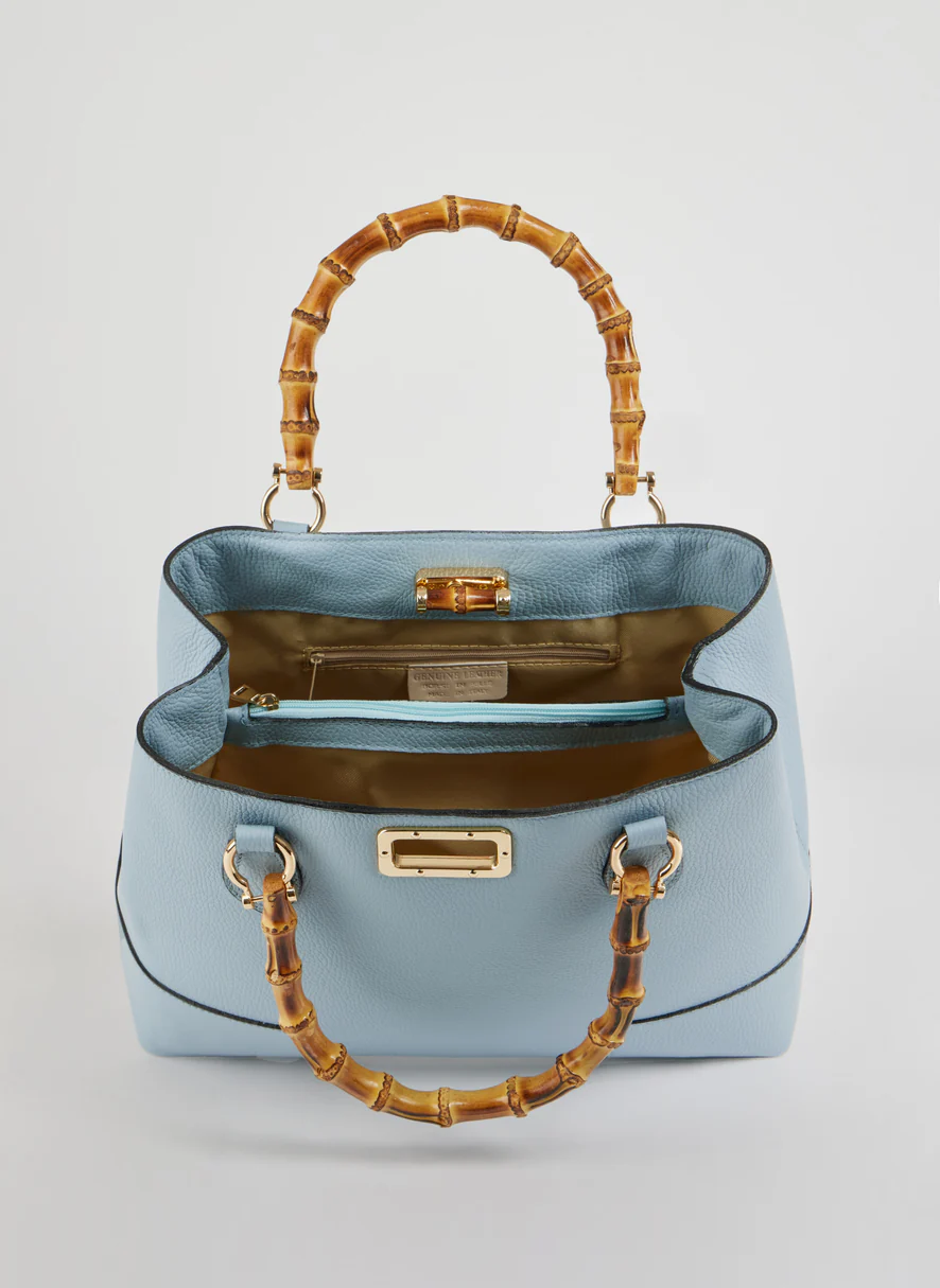 MALA EM PELE ITALIANA AMALFI AZUL CELESTE | TUSCAN Mala azul de couro com cabos de bambu e interior castanho com bolso e etiqueta