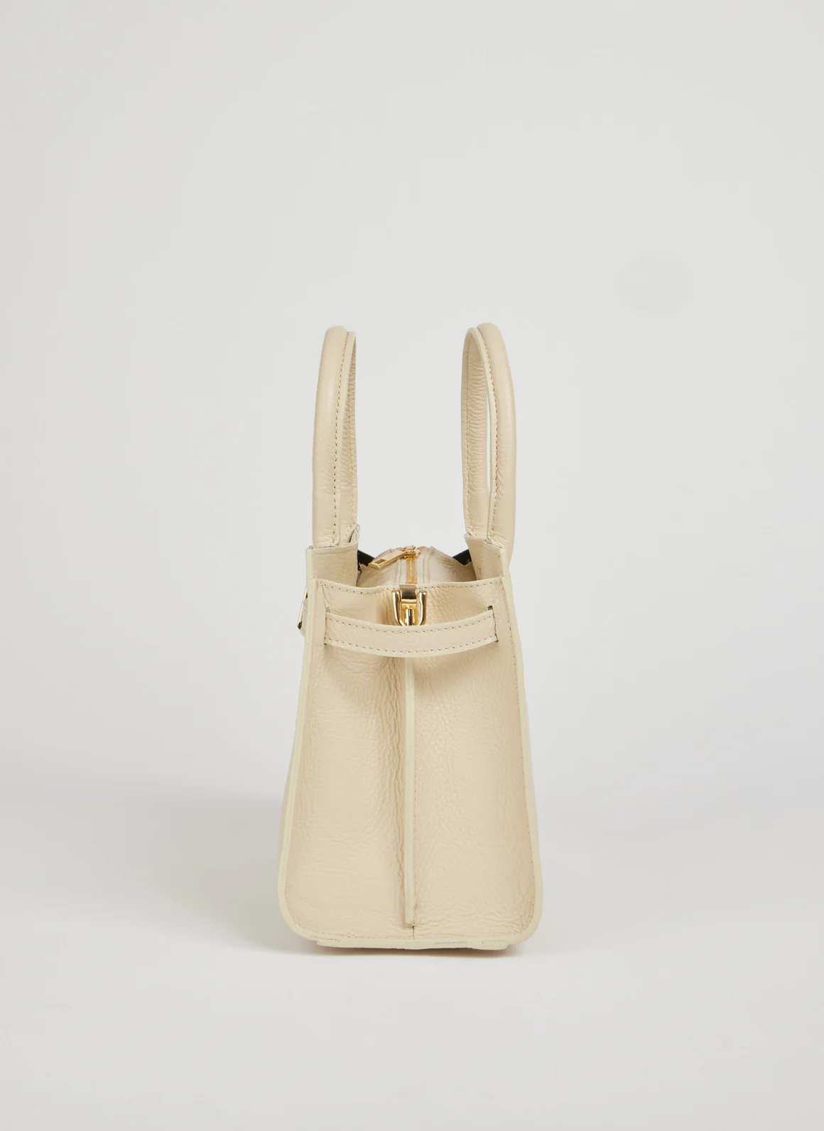 MALA EM PELE ITALIANA PORTOFINO CREAM | TUSCAN Mala de mão bege clara em pele com fecho dourado