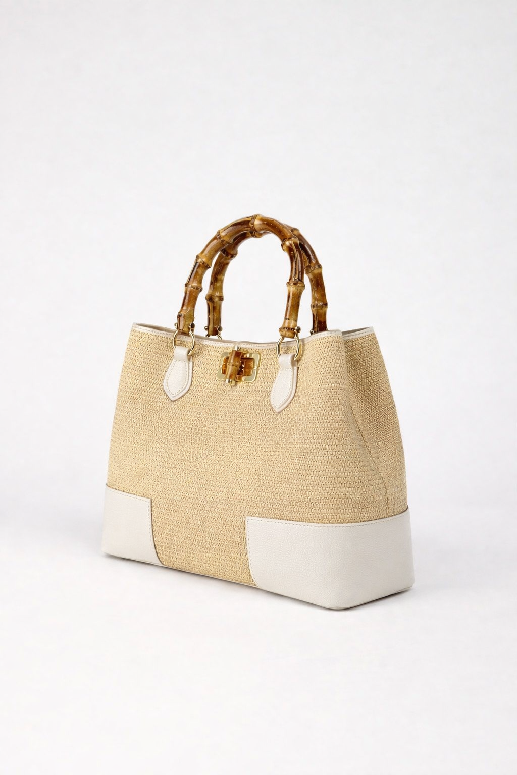 MALA EM PELE ITALIANA AMALFI RÁFIA CREAM | TUSCAN Mala bege com alças de bambu e detalhes em branco