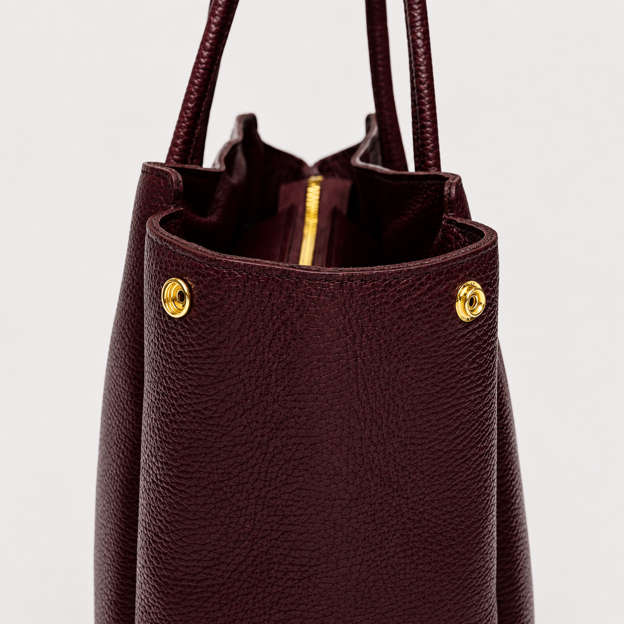 MALA EM PELE ITALIANA PADOVA BURGUNDY | TUSCAN Mala de mão castanha-escura em pele com detalhes dourados
