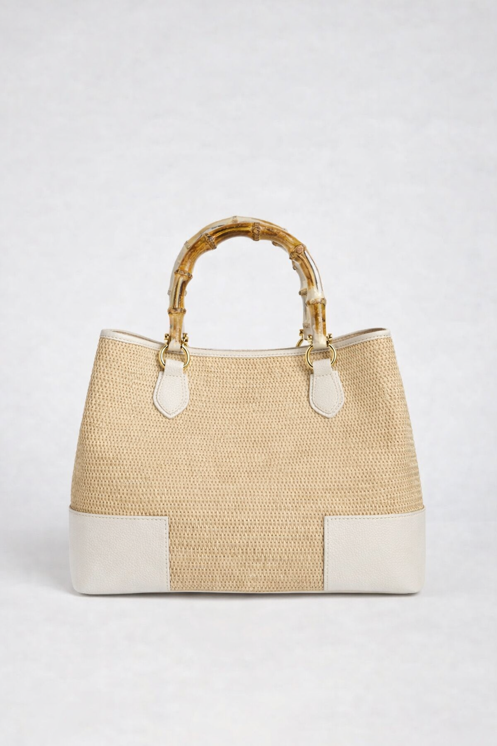 MALA EM PELE ITALIANA AMALFI RÁFIA CREAM | TUSCAN Mala bege de ráfia com alças de bambu e detalhes em couro branco
