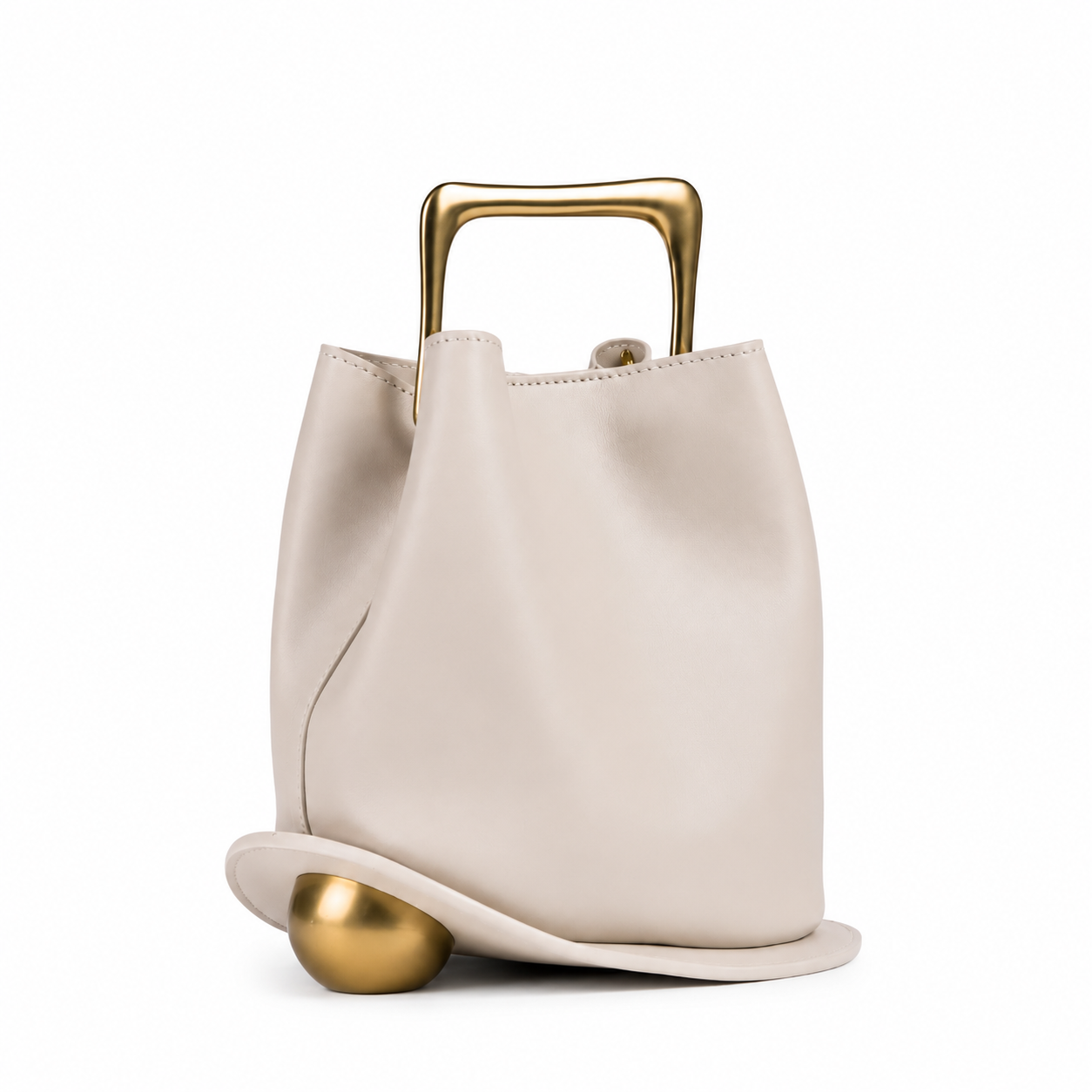 MALA EM PELE ITALIANA FLORENÇA LATTE & DOURADO | TUSCAN Mala bege claro com alça metálica dourada e base curva
