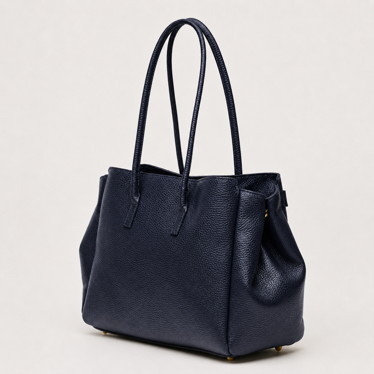 MALA EM PELE ITALIANA PADOVA AZUL NAVY | TUSCAN Mala de mão preta em couro texturizado com alças finas e longas