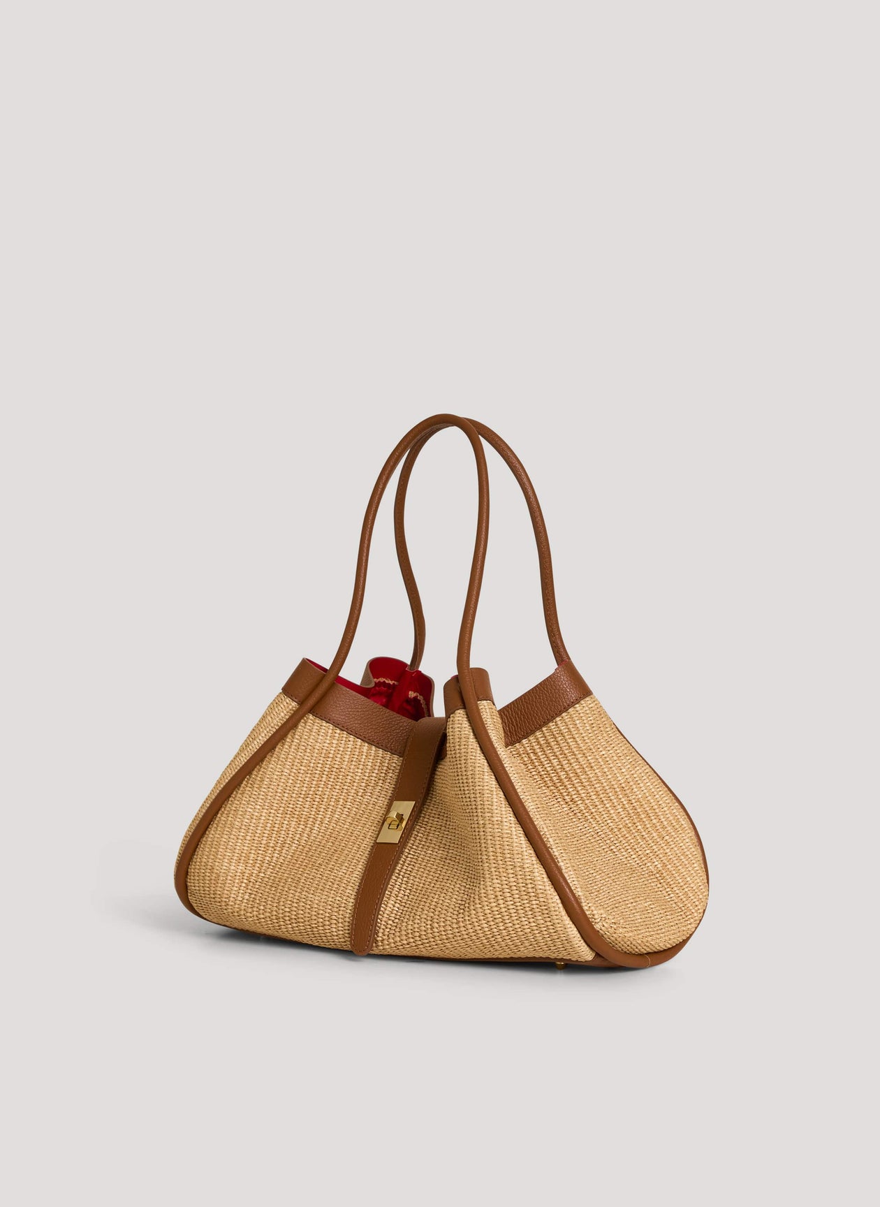 MALA EM PELE & RÁFIA ITALIANA ROMA | TUSCAN Mala de mão em palha sintética bege com detalhes em pele castanha e interior vermelho.