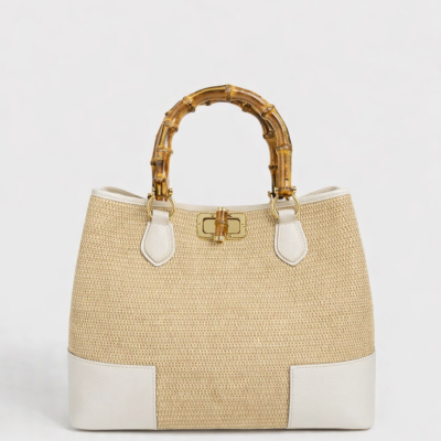 Mala tote bege com pega de bambu e detalhes em branco