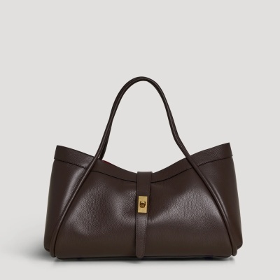 Mala de ombro feminina castanha em pele com fecho dourado