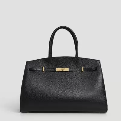 Mala de mão preta em pele com fecho dourado