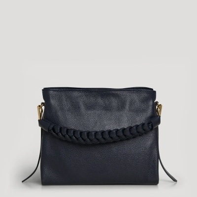 Mala de mão preta em pele com alça trançada e ferragens douradas