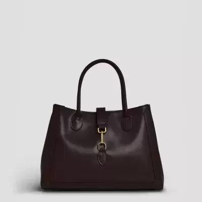 Mala de mão de couro castanho escuro com alças e fecho dourado