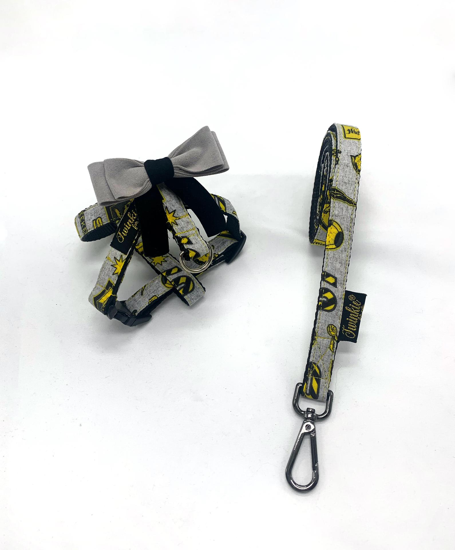 Coleira e trela para cão com padrão amarelo e preto e mosquetão metálico