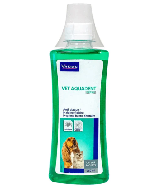 Frasco de produto líquido verde Vet Aquadent para cães e gatos