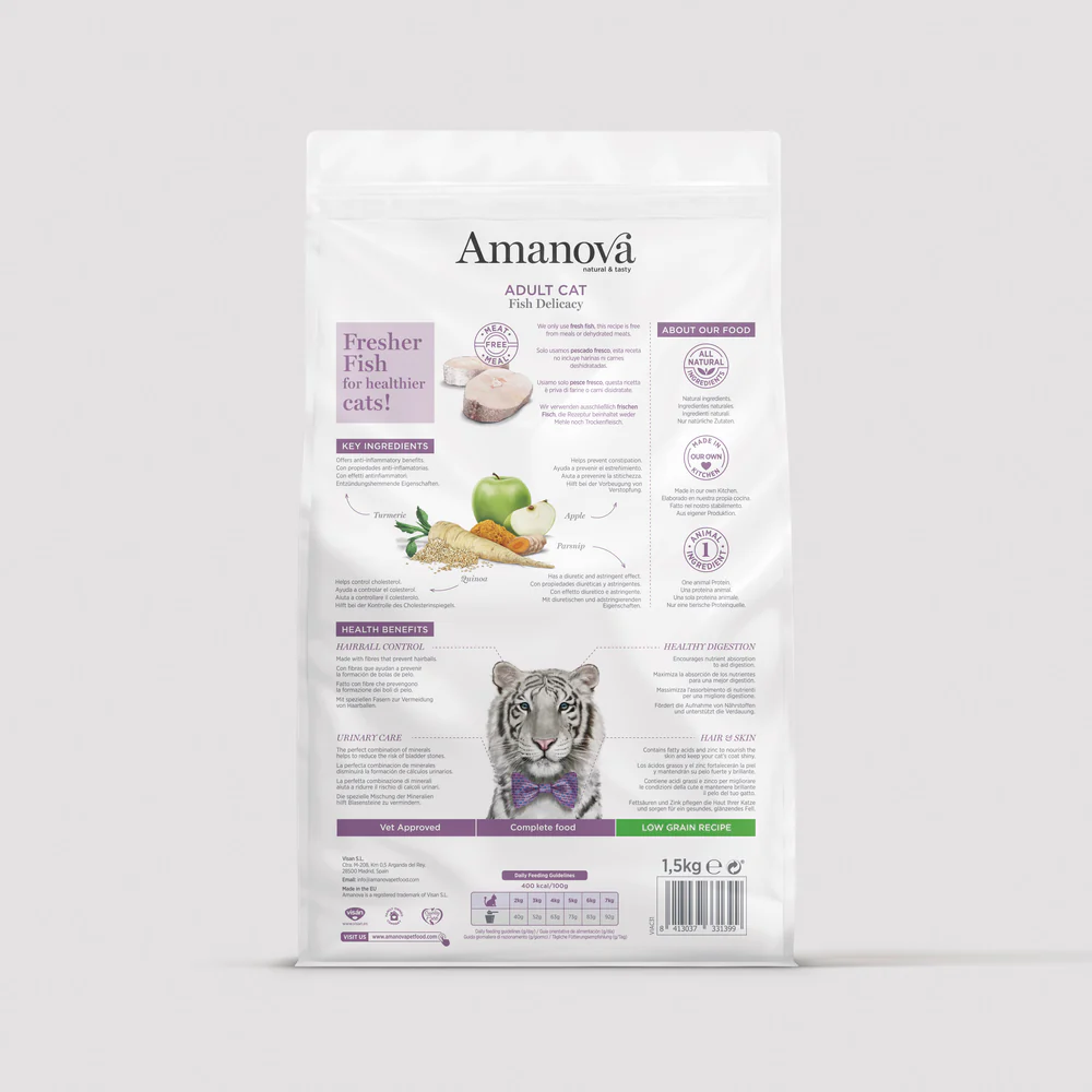 Embalagem branca de ração Amanova para gatos adultos com design de ingredientes e tigre vestido.