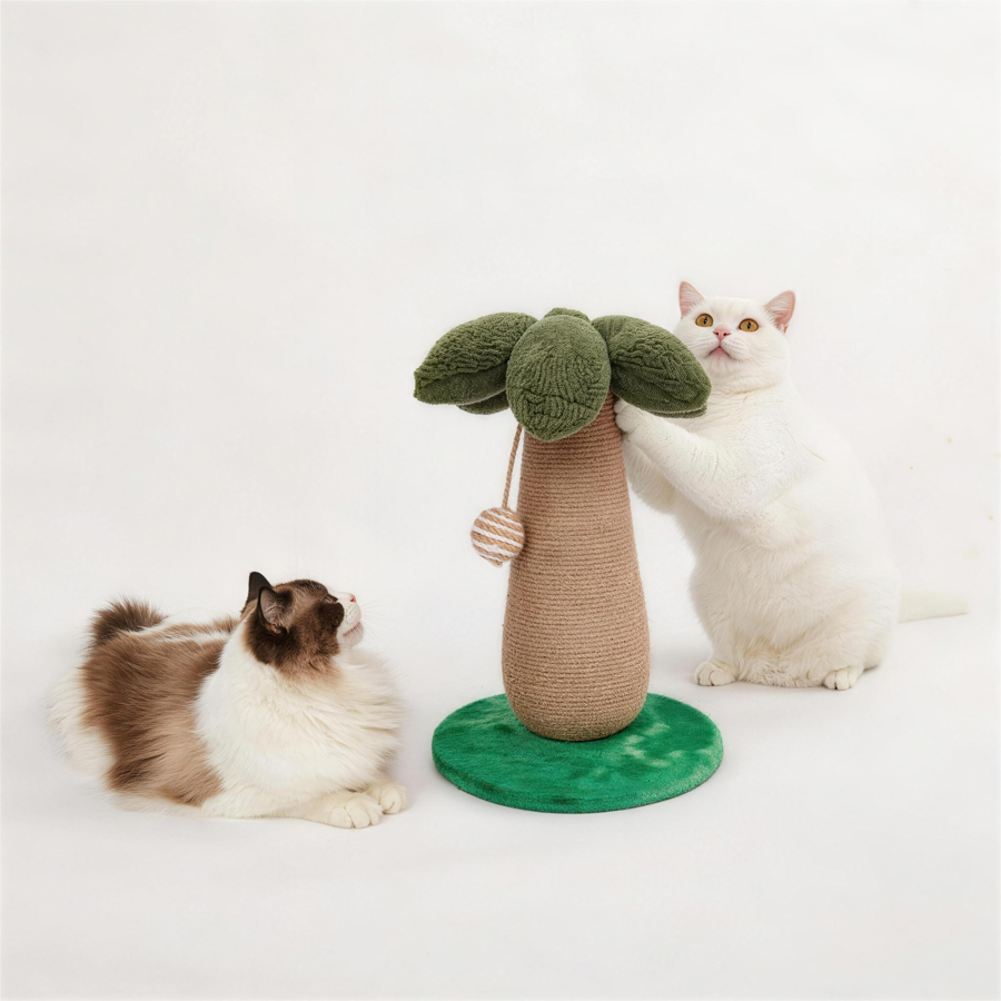 Risca de arranhar para gatos em forma de palmeira com base verde e dois gatos ao lado