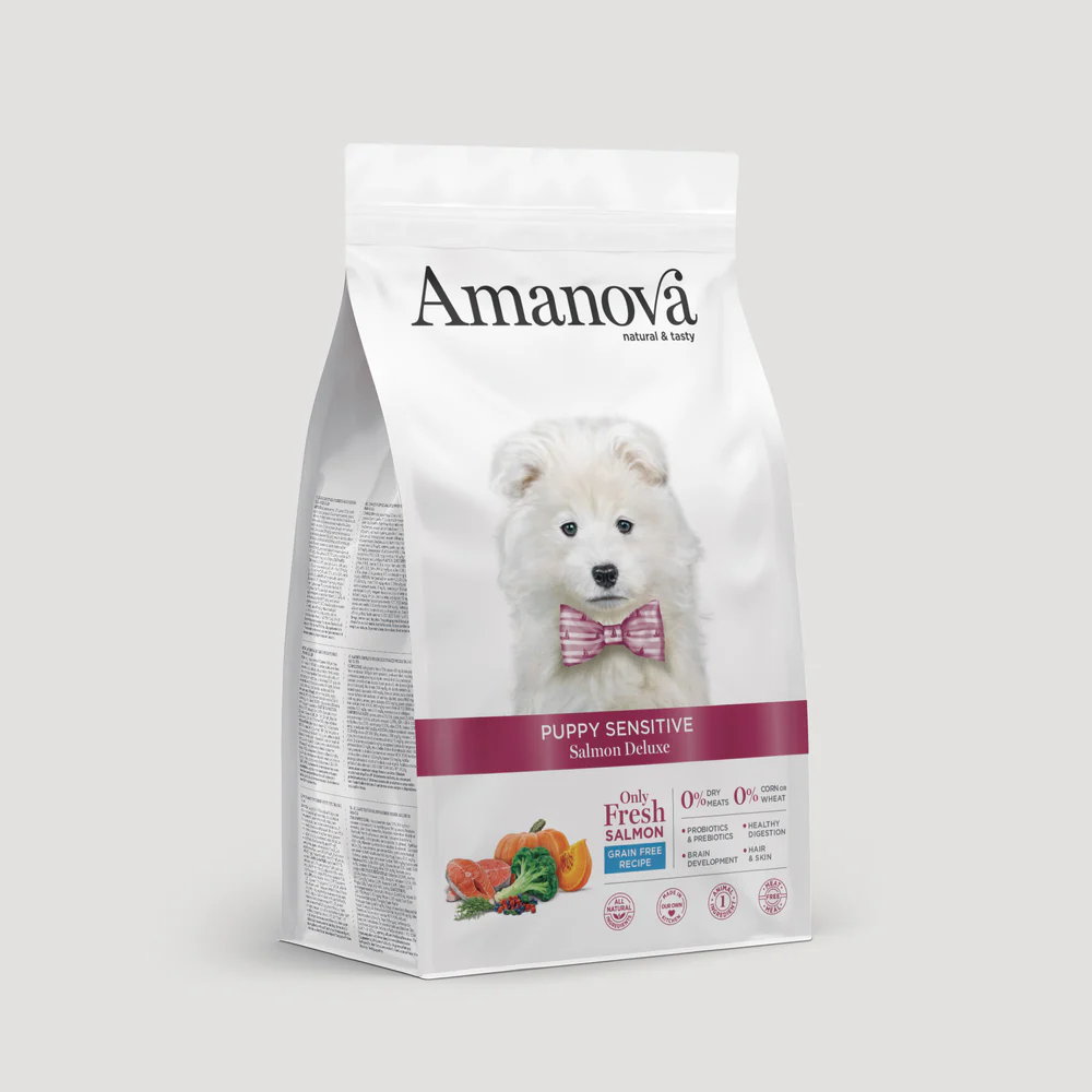 Pacote branco de ração Amanova Puppy Sensitive com imagem de cachorro branco e laço rosa