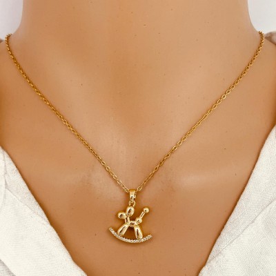 Colar dourado com pendente cavalo de baloiço brilhante