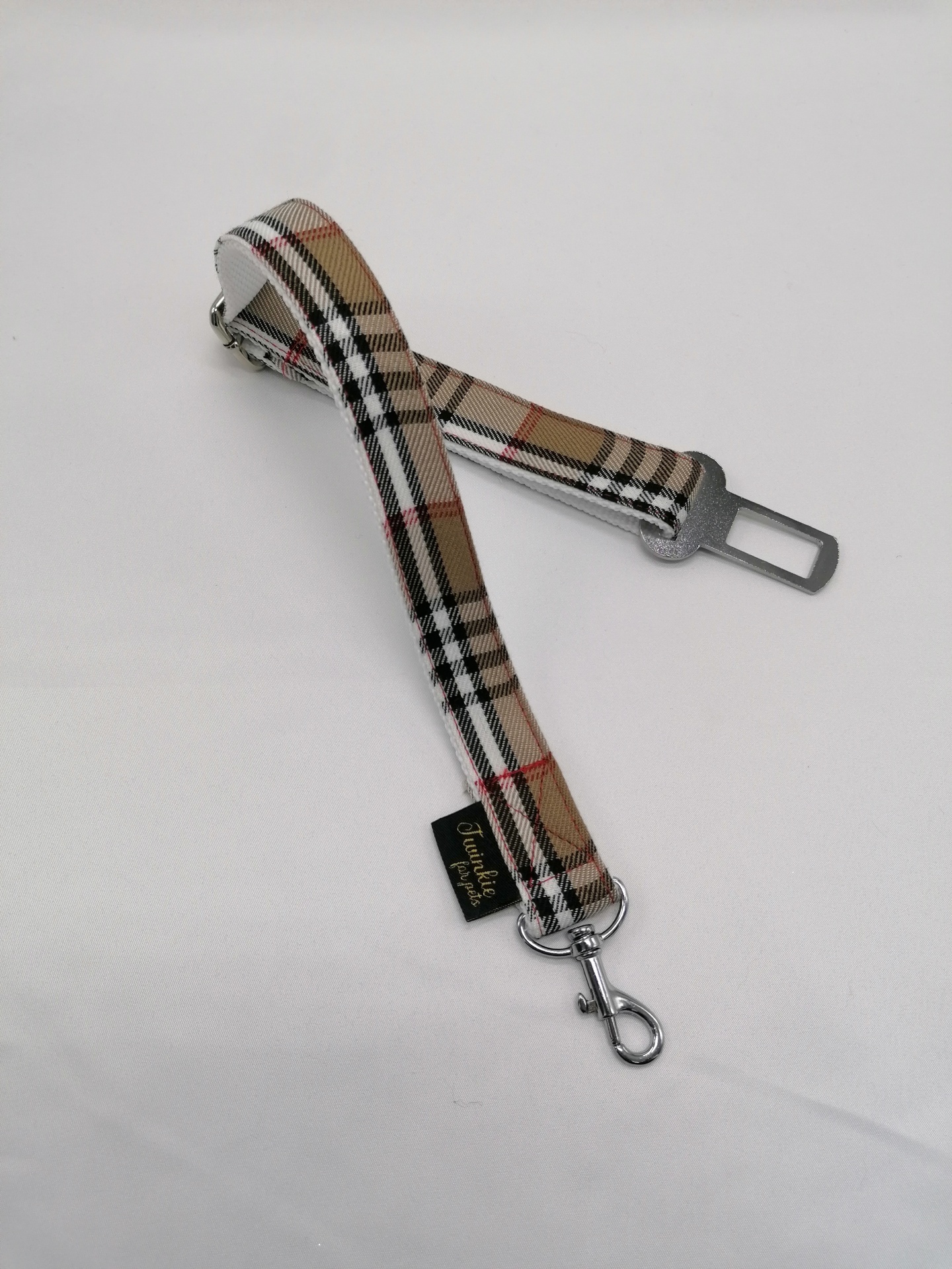 Cinto de segurança para animais com padrão xadrez, mosquetão metálico e adaptador para carros