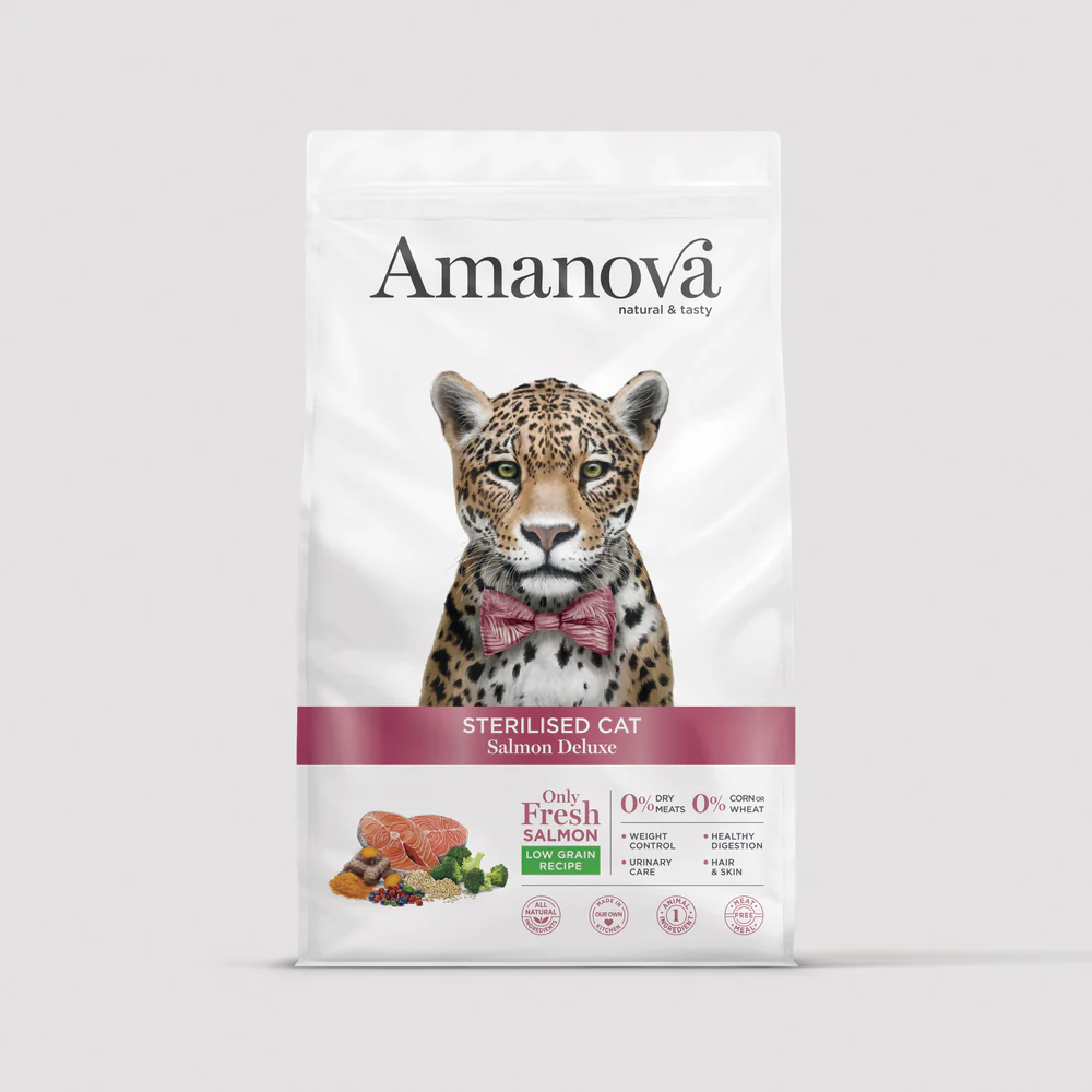 Embalagem de alimento para gatos Amanova com imagem de leopardo usando gravata borboleta