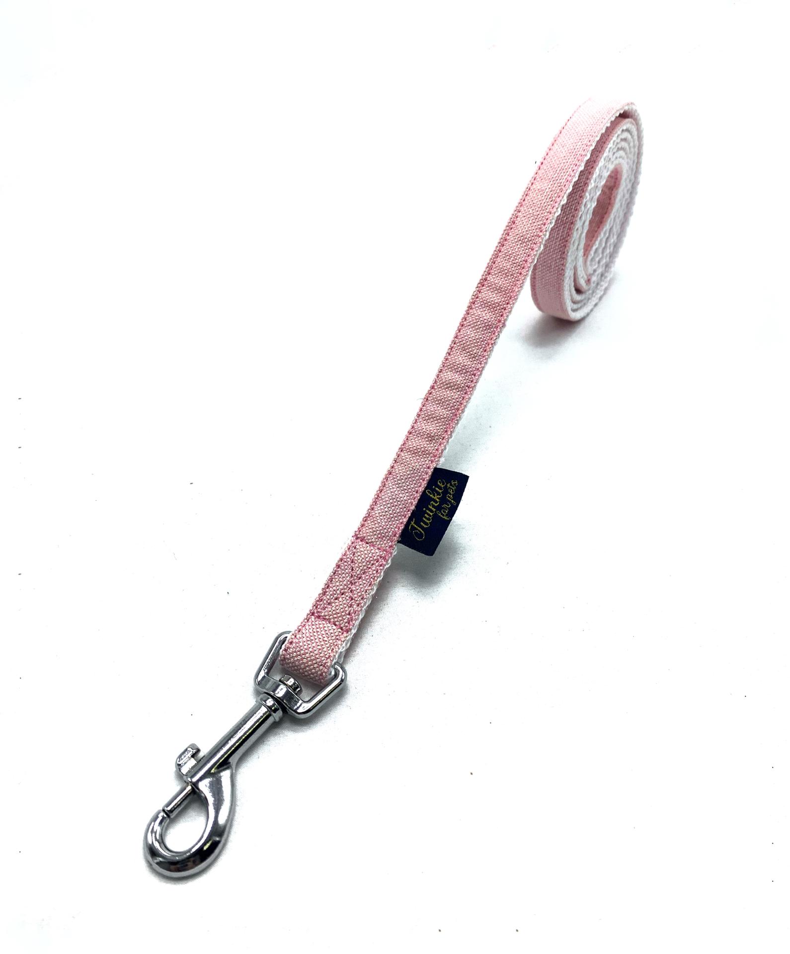 Trela de cão rosa com gancho metálico prateado e etiqueta azul Ubaluba