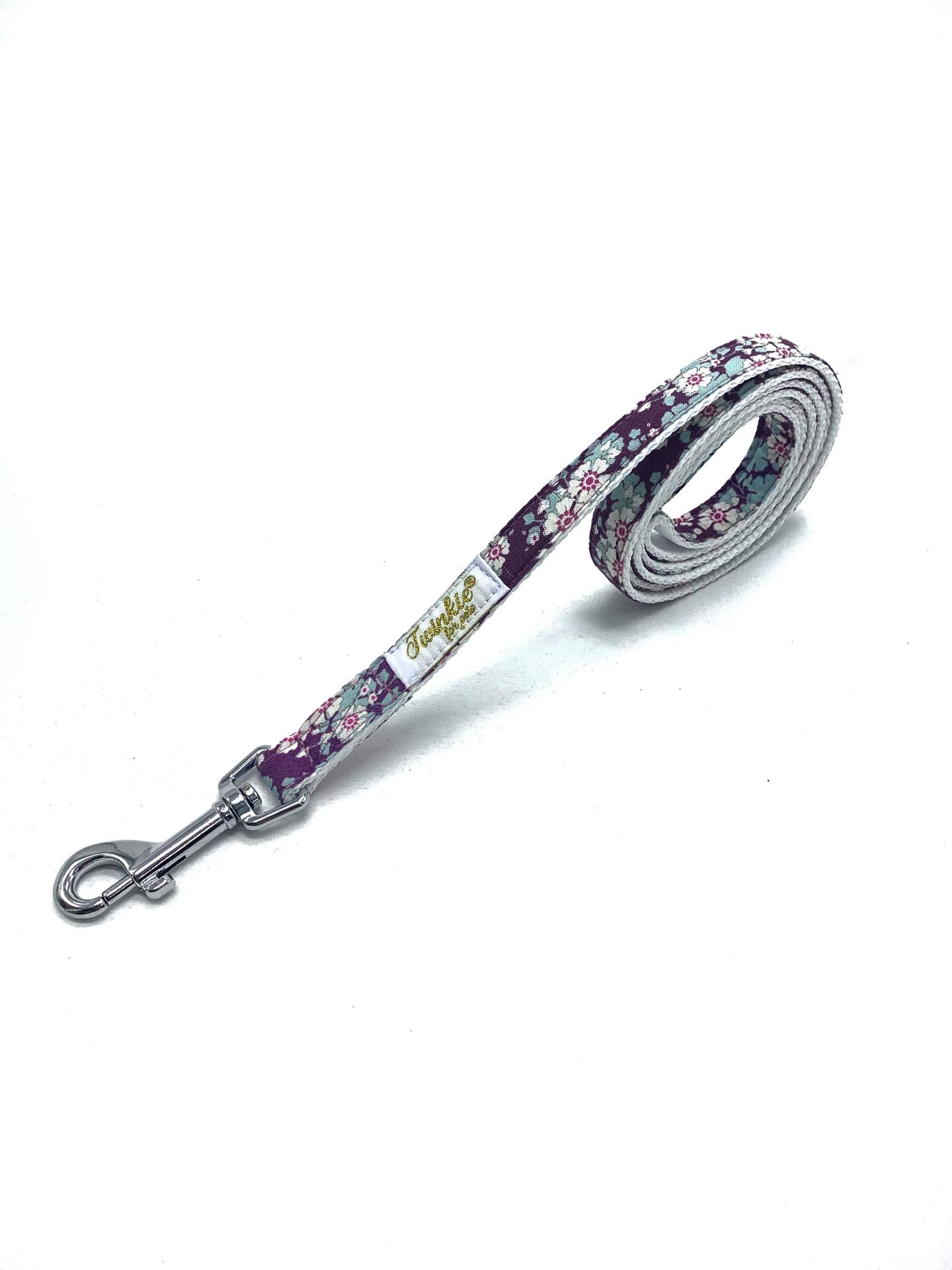 Trela floral azul, branca e roxa com gancho metálico