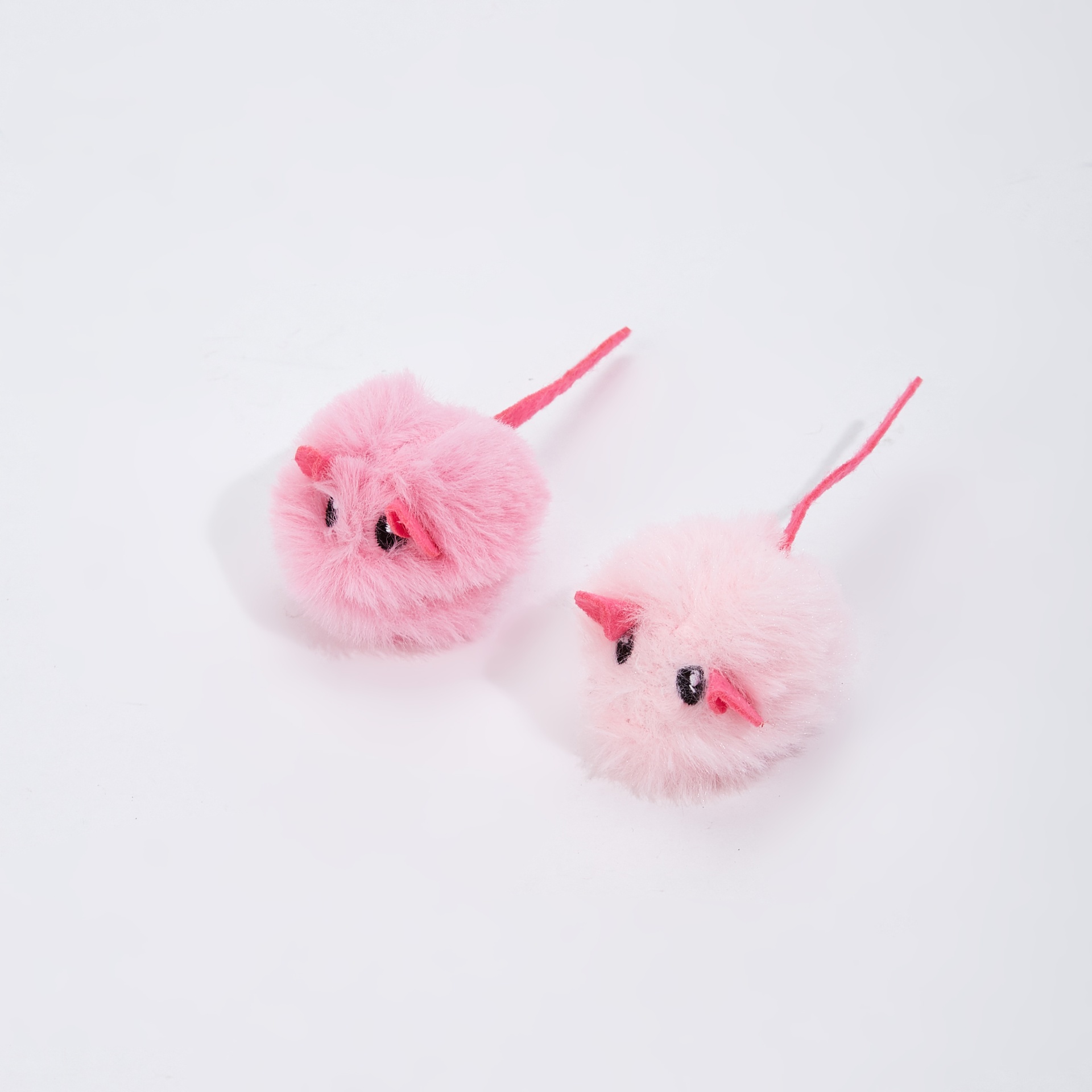 Dois ratinhos de pelúcia cor-de-rosa para gatos