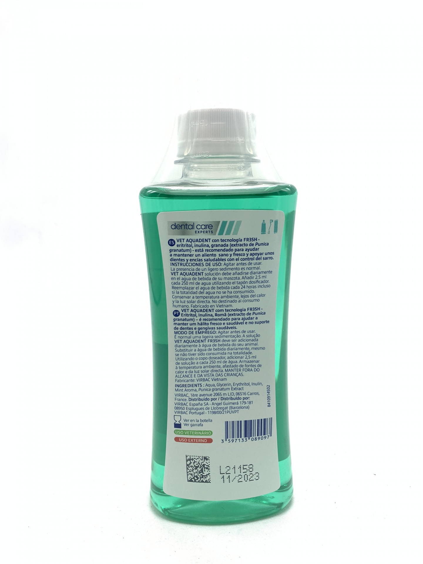 frasco de enxaguante bucal líquido verde com rótulo branco e tampa branca