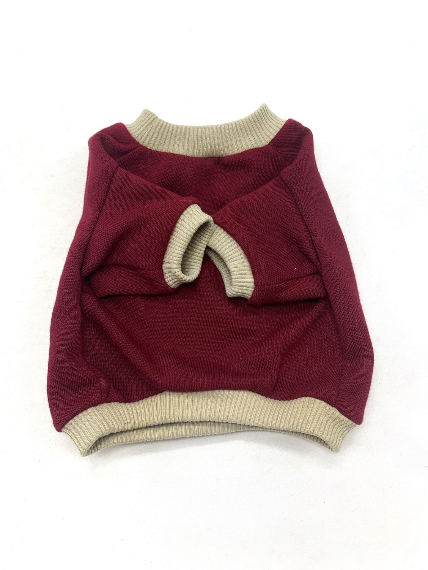 Camisola bordô para animal com detalhes bege